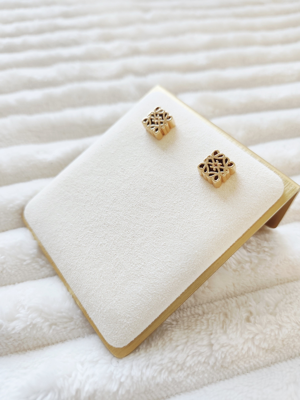 Loewe Anagram Stud Earrings Gold Tone Square Openwork Logo - Picture 4 of 5